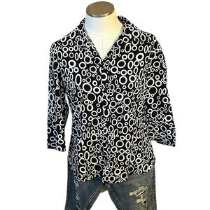 Dressbarn Black and Whitete Geometric Shape Pattern Button Blouse Size Large